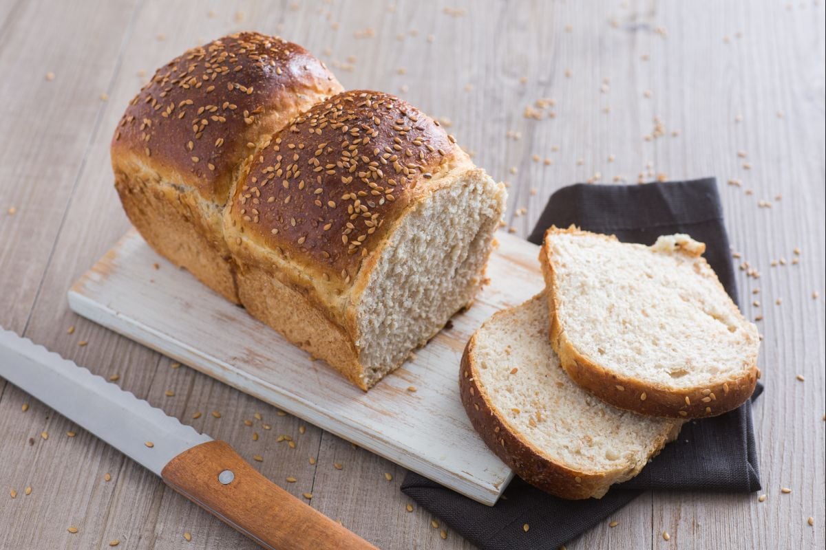 Pão brioche com sementes de linhaça
