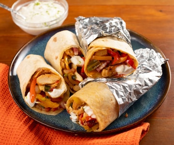 Fajitas de frango e cubos de bacon defumado