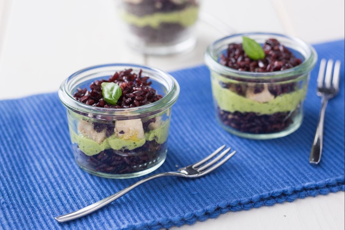 Copinhos de arroz venere e peixe-espada