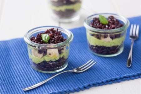 Copinhos de arroz venere e peixe-espada