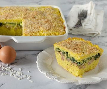 Torta de arroz com folhas de nabo e linguiça