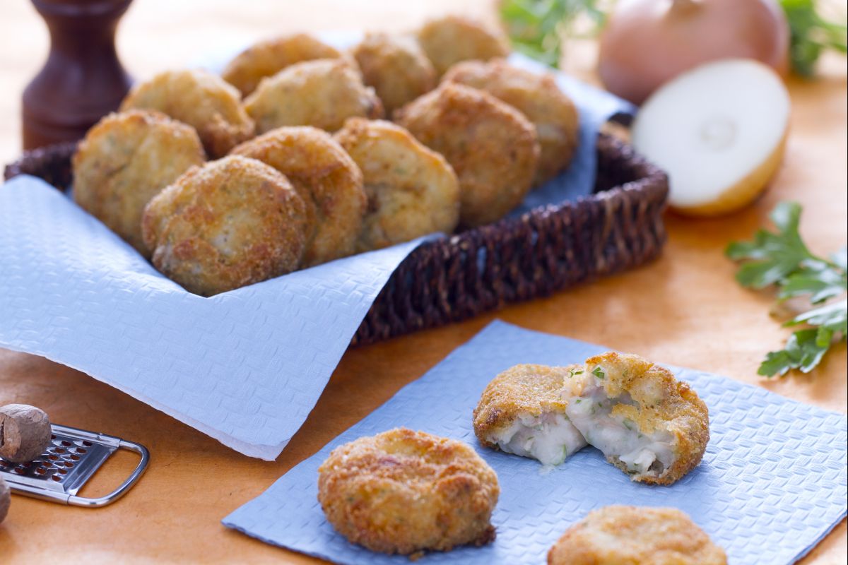 Croquetes de carne cozida (bitterballen)
