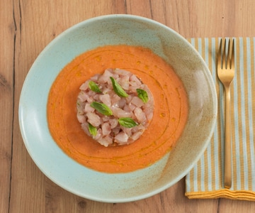 Gazpacho com tartare de peixe-espada