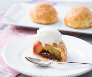 Pêssegos em massa folhada