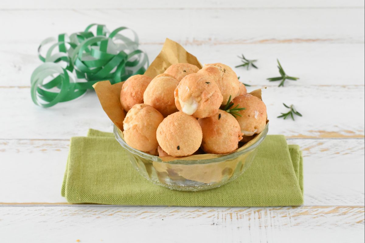 Castagnole salgadas com alecrim