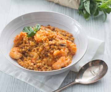Fregola com lagostins e camarões