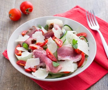 Salada de carne bovina temperada e Grana Padano