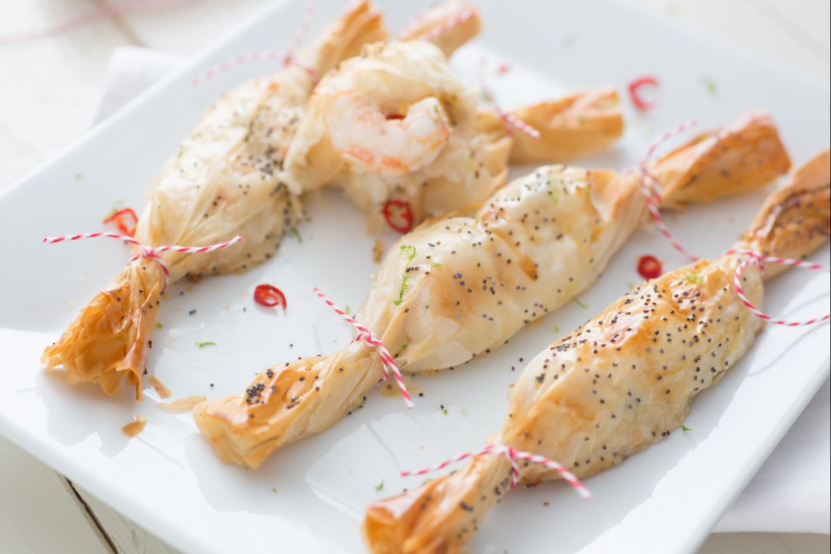 Pacotes de Natal com camarões, gengibre e limão