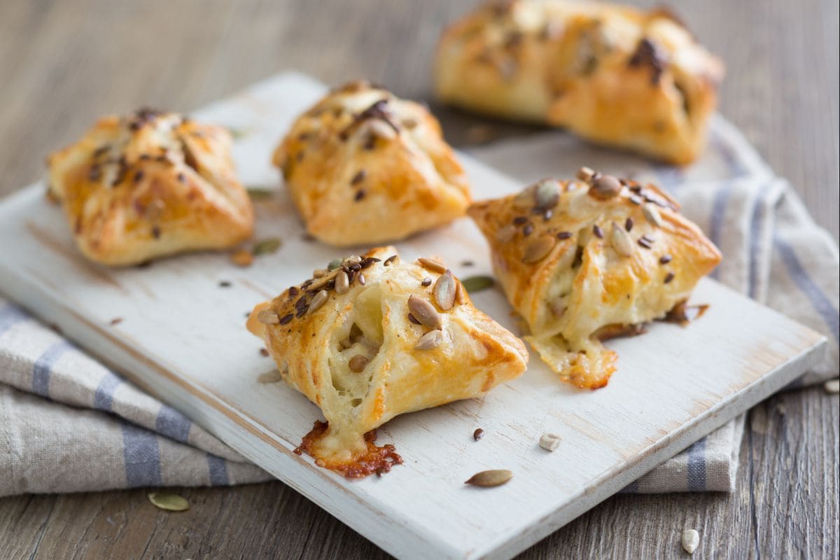 Trouxinhas com lentilhas, linguiça e queijo