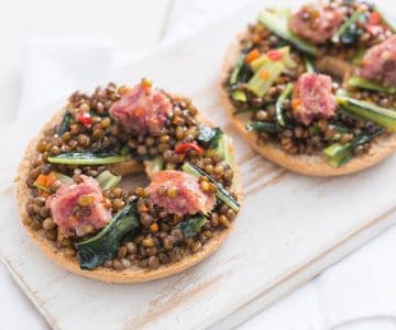 Friselle com cotechino e lentilhas