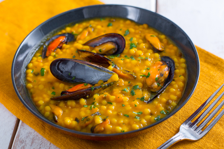Fregola com abóbora e mexilhões