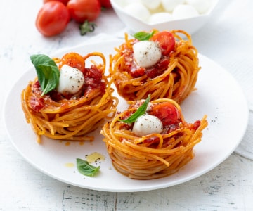 Nidi capresi di spaghetti