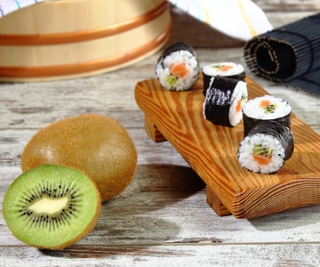 Maki de kiwi e salmão