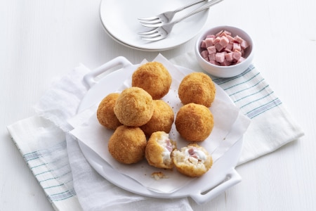 Mini supplì com presunto e scamorza