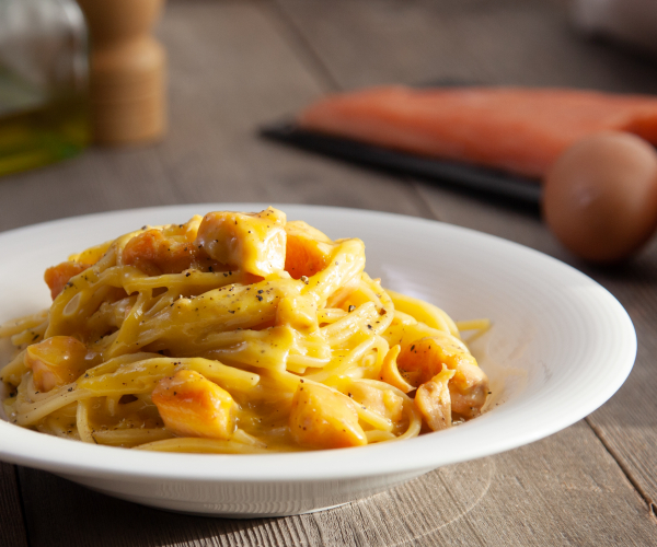 Carbonara de salmão