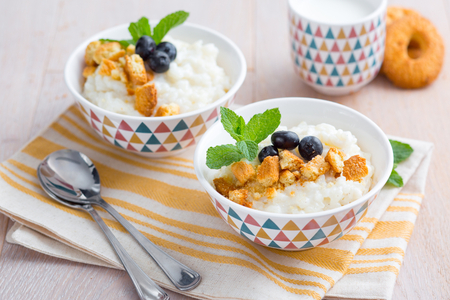 Arroz doce e biscoitos
