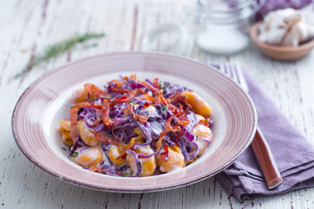Nhoque de abóbora com Grana Padano, repolho roxo e speck