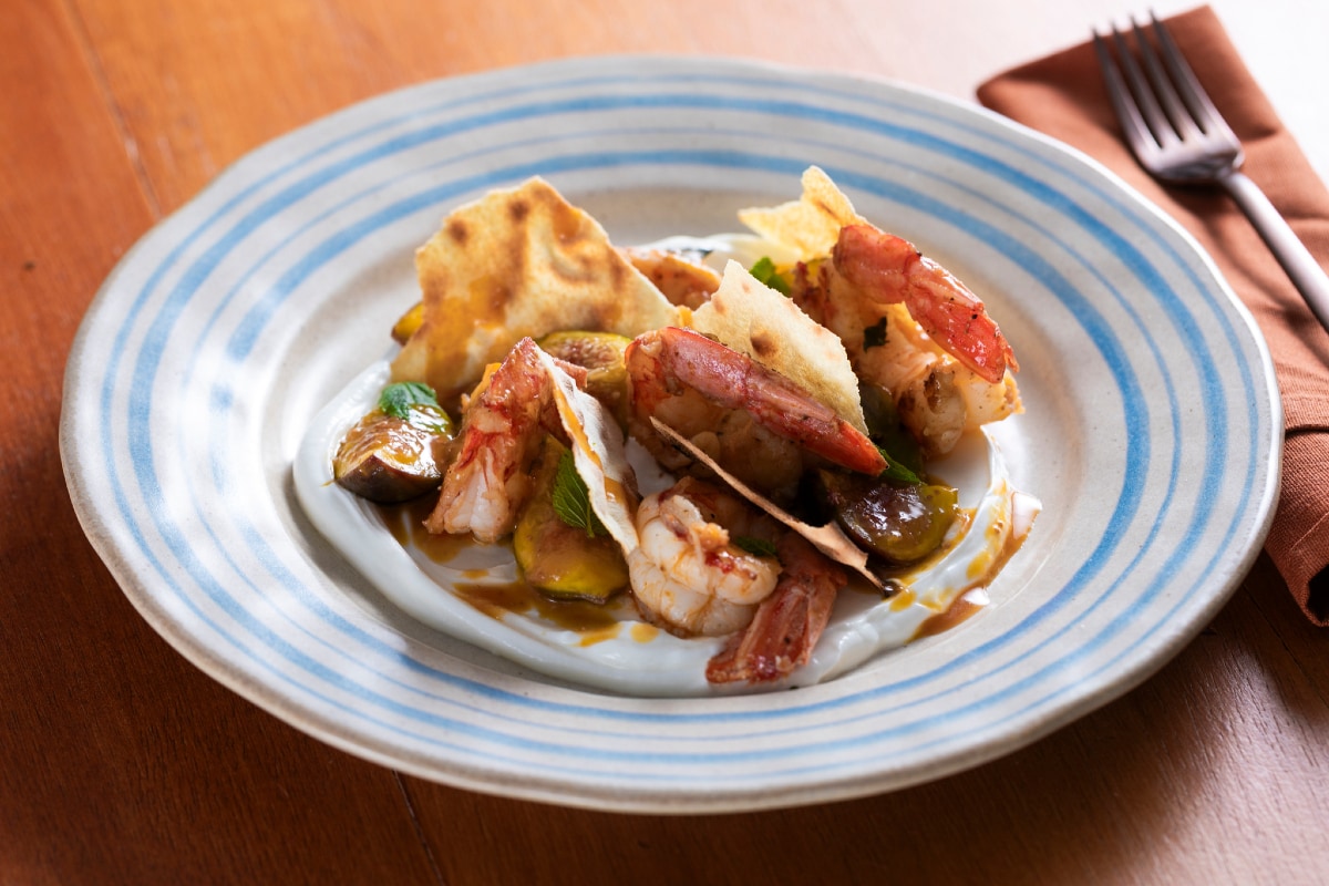 Camarões salteados com figos e menta