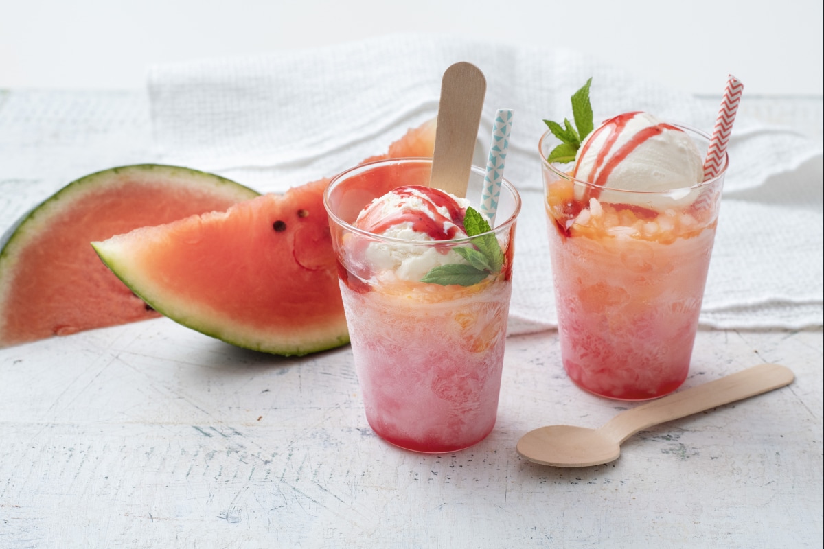 Granita bicolor com falso sorvete fresca e simples
