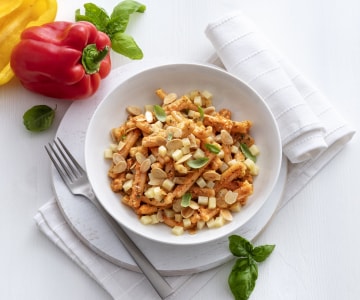 Massa fria com pesto de pimentão e caciocavallo