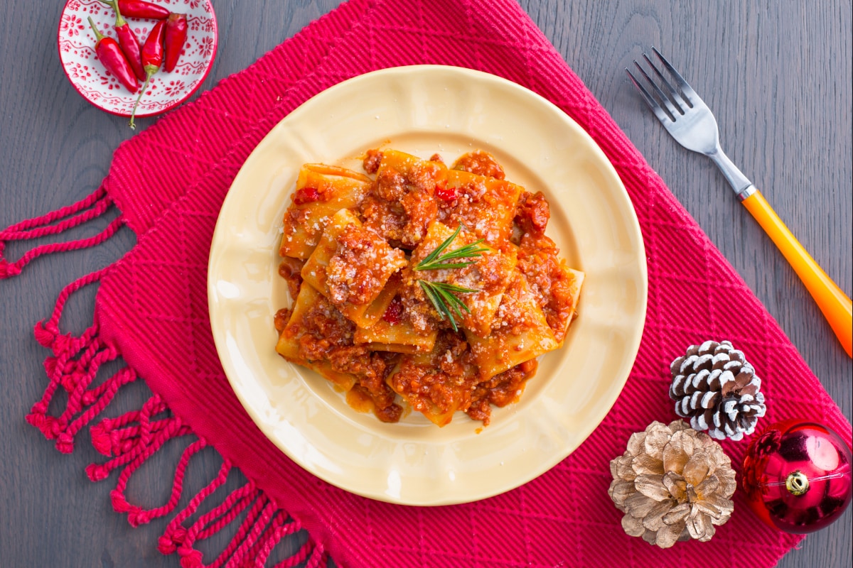Paccheri com ragù de cotechino