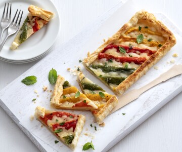 Torta salgada com pimentões e queijo
