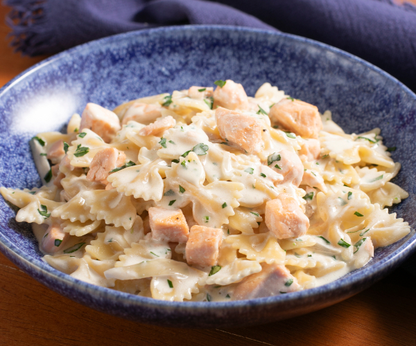 Farfalle com salmão fresco