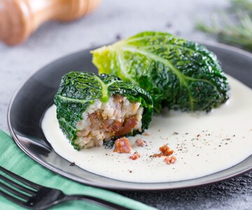 Trouxinhas de repolho recheadas com arroz