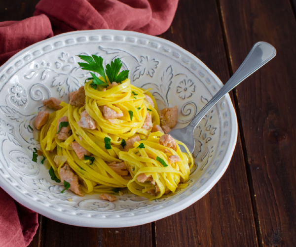 Tagliolini com salmão