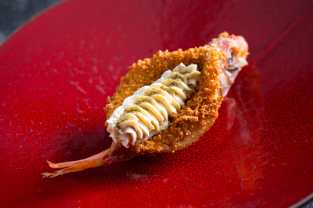 Trilhas fritas com manteiga de anchovas