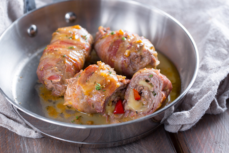 Rolinhos de carne e bacon