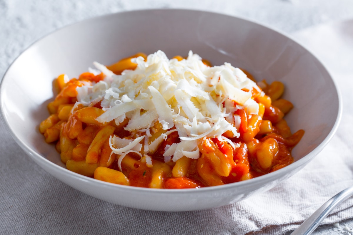 Cavatelli de batata com tomatinhos e ricota