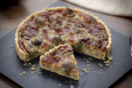Quiche de alcachofra e linguiça