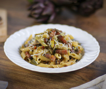 Massa saborosa com alcachofras