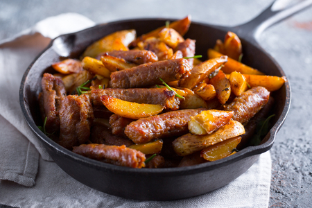 Linguiça e batatas na cerveja