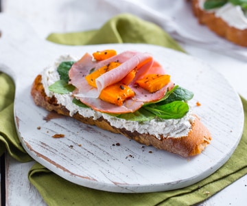 Crostone com abóbora grelhada e robiola