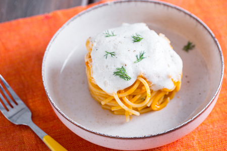Spaghettone ao ragu de salmonete
