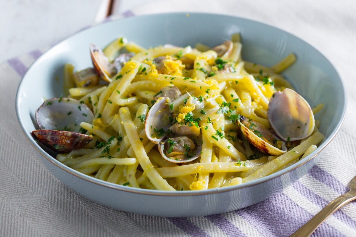 Scialatielli aspargos e vôngoles