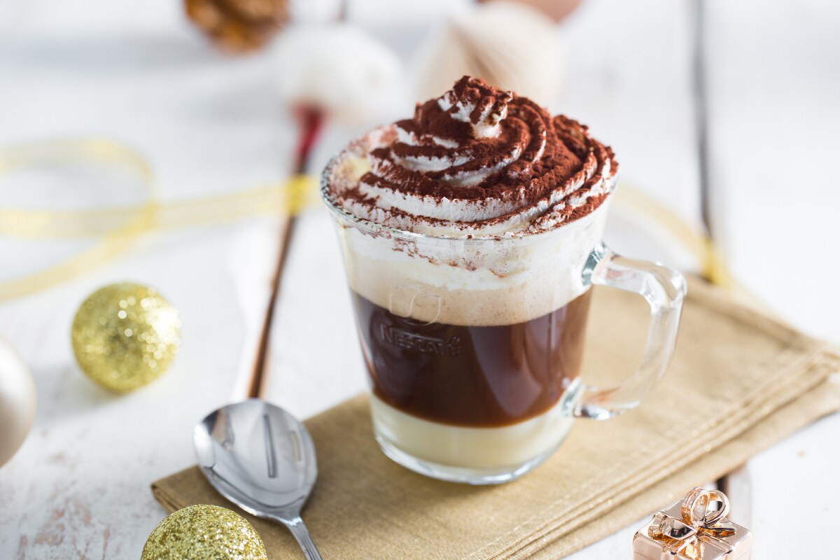 Café delicioso com chantilly