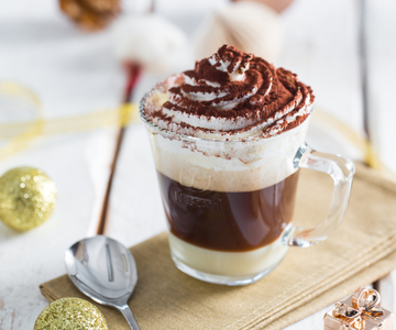 Café delicioso com chantilly