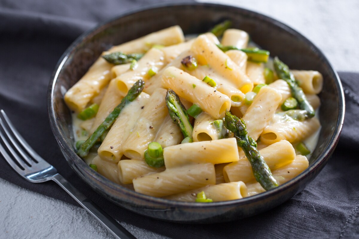 Massa com aspargos e fontina