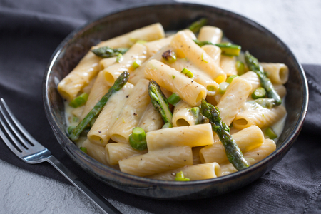 Massa com aspargos e fontina