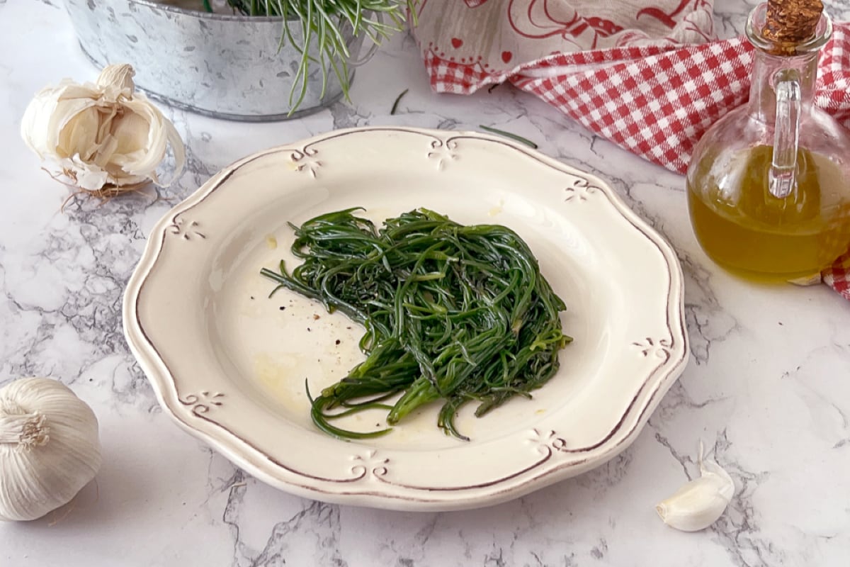 Como limpar e cozinhar os agretti