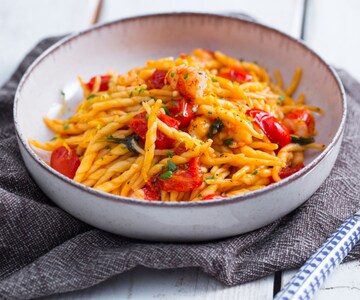 Pasta tomatinhos e camarões