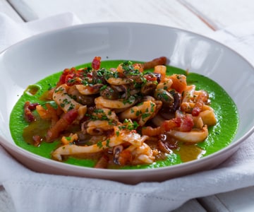 Lulas com ervilhas e bacon