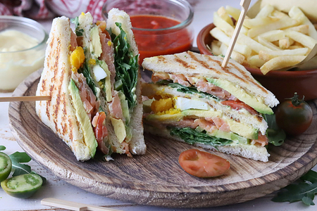 Club sandwich de salmão