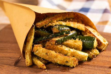 Abobrinhas na fritadeira a ar