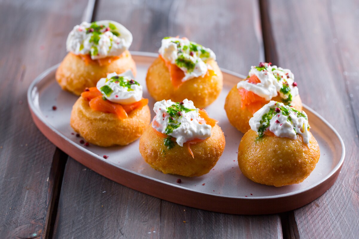 Montanarine com burrata e salmão defumado