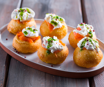 Montanarine com burrata e salmão defumado