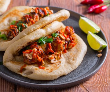 Espetinhos de frango com pita